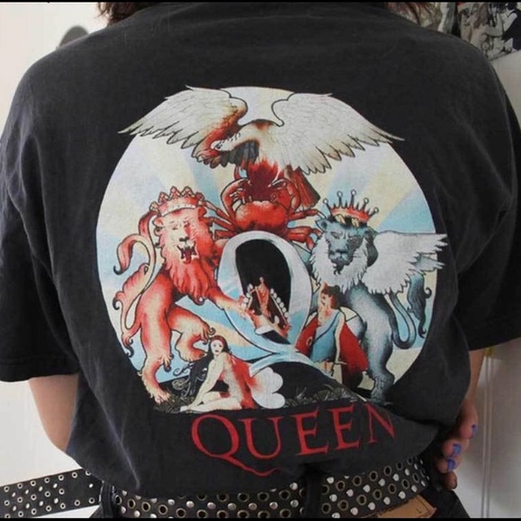 Boho Vintage Black Small Queen Tee - Picture 3 of 4